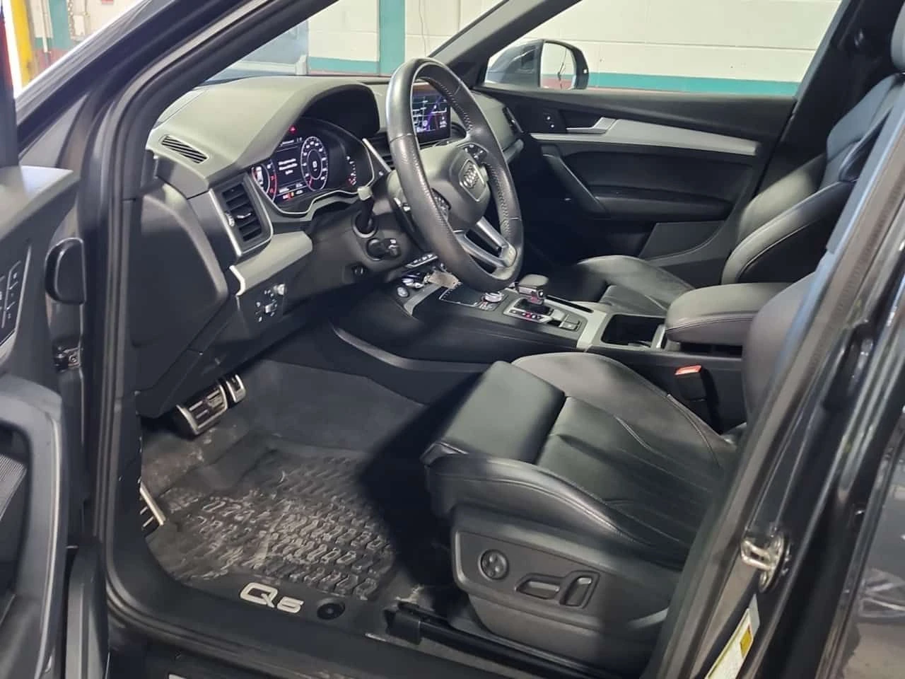 Audi Q5 * Technik * ПОДГРЕВИ * 360 * PANO * CARFAX, снимка 5 - Автомобили и джипове - 54544385
