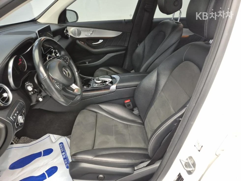 Mercedes-Benz GLC 300 4MATIC AMG LINE HEAD UP PANORAMA CAMERA BURMESTER, снимка 10 - Автомобили и джипове - 55455674