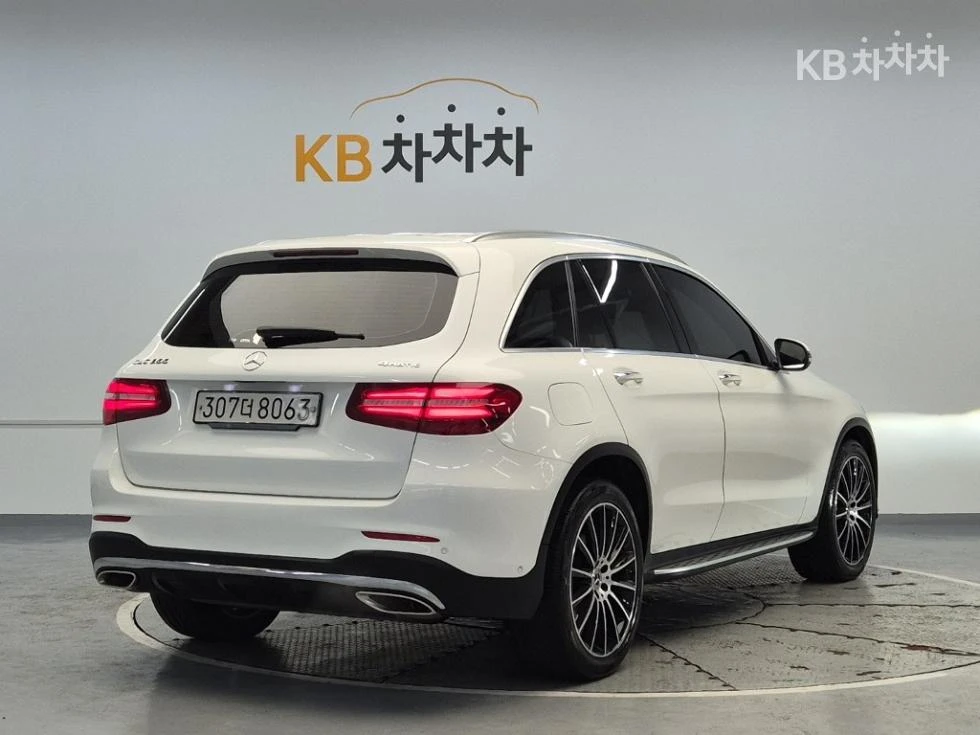 Mercedes-Benz GLC 300 4MATIC AMG LINE HEAD UP PANORAMA CAMERA BURMESTER, снимка 2 - Автомобили и джипове - 55455674