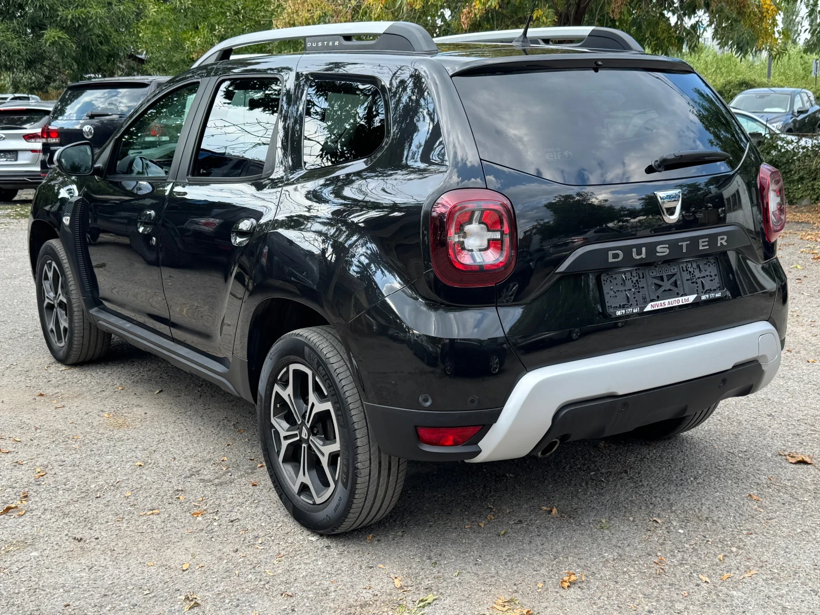 Dacia Duster 1.6i Фабричен Газ! Нави!, снимка 4 - Автомобили и джипове - 55836791