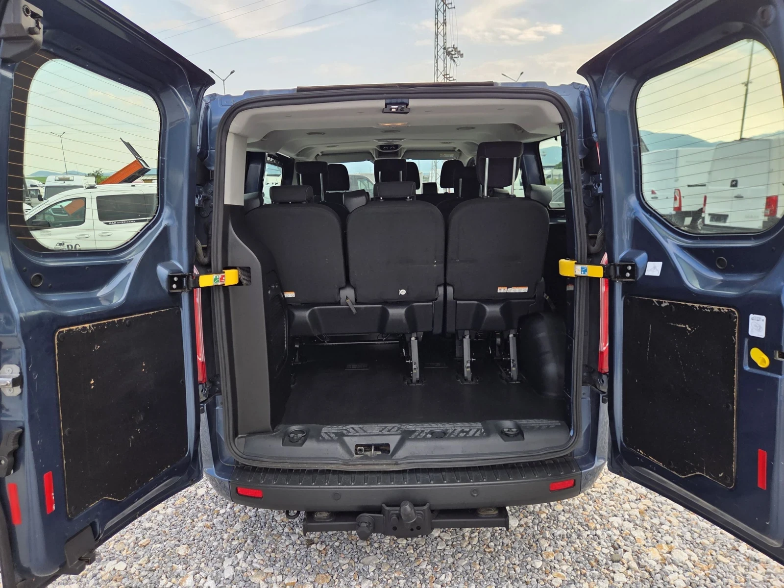 Ford Transit Custom 2.0 TDCi, Пътнически, 9 местен, Клима, ЕВРО 6, снимка 16 - Бусове и автобуси - 54811330