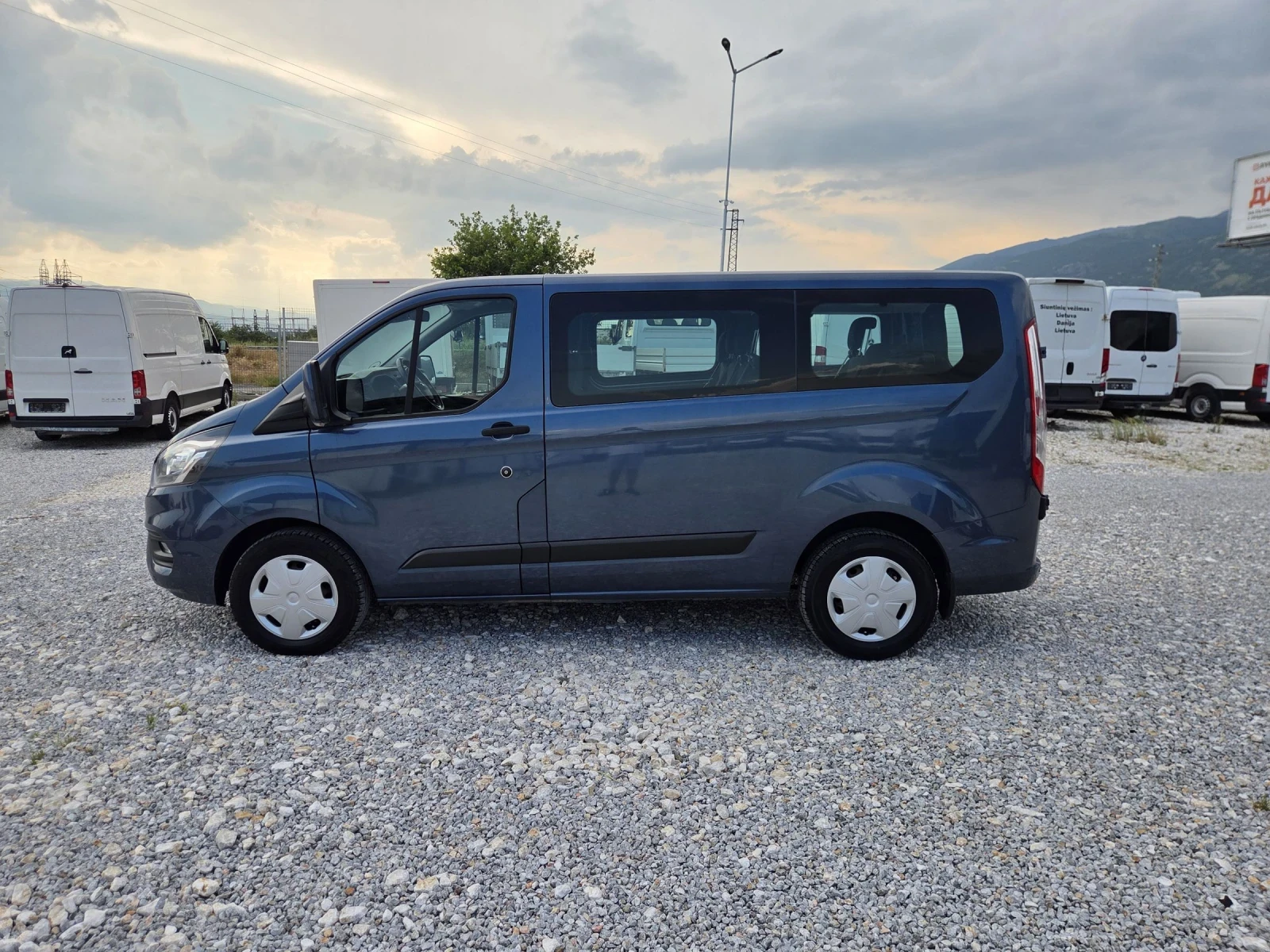 Ford Transit Custom 2.0 TDCi, Пътнически, 9 местен, Клима, ЕВРО 6, снимка 2 - Бусове и автобуси - 54811330