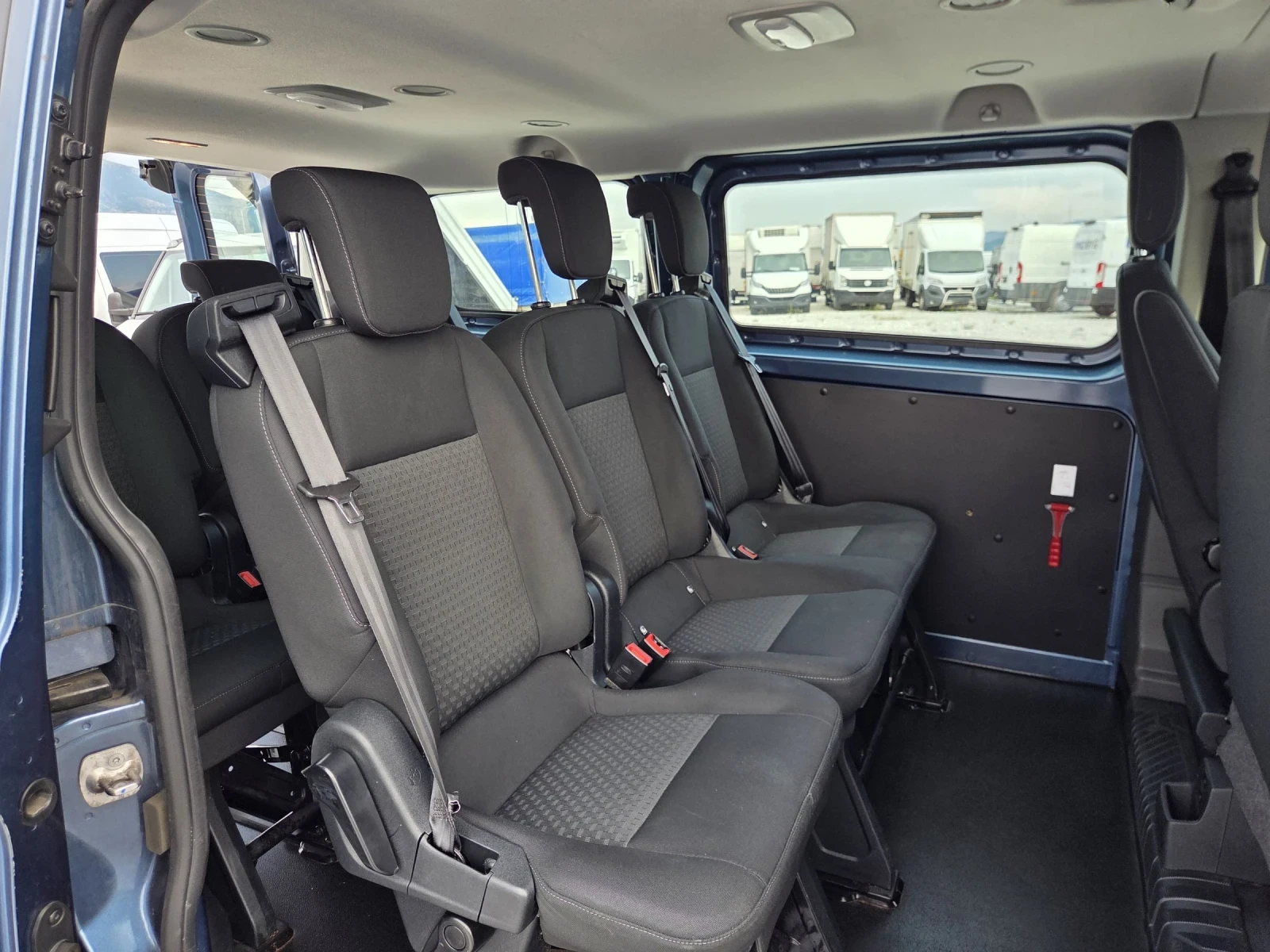 Ford Transit Custom 2.0 TDCi, Пътнически, 9 местен, Клима, ЕВРО 6, снимка 13 - Бусове и автобуси - 54811330
