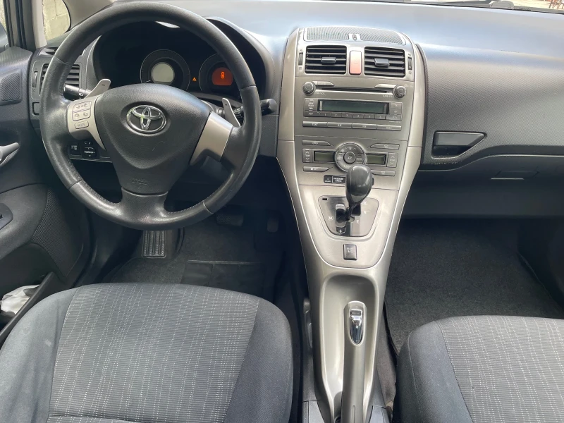 Toyota Auris 1.6 VVTI, снимка 5 - Автомобили и джипове - 47584735