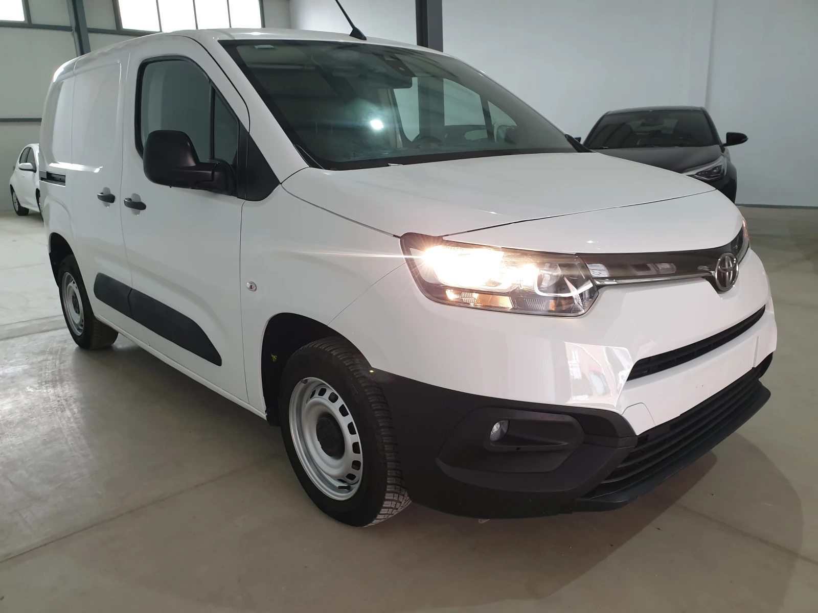 Toyota Proace City 1, 5 D-4D / 2020 / 60 616км - изображение 2