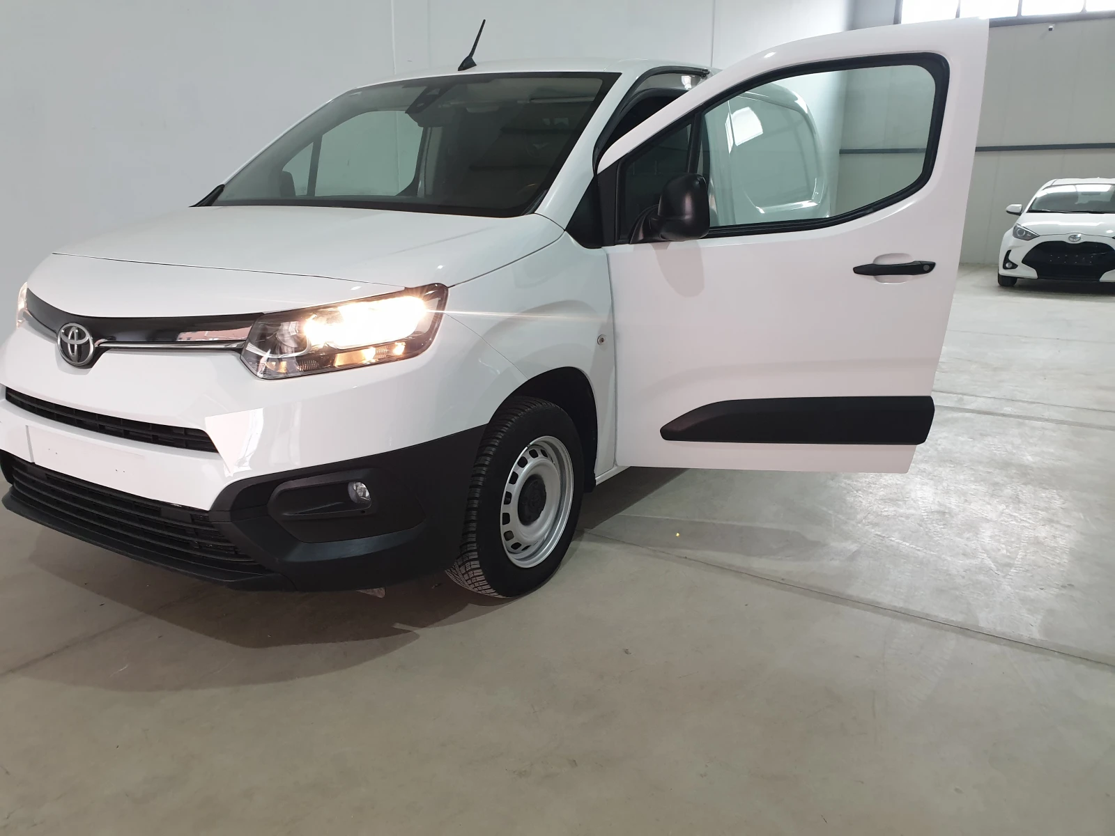 Toyota Proace City 1, 5 D-4D / 2020 / 60 616км - изображение 4