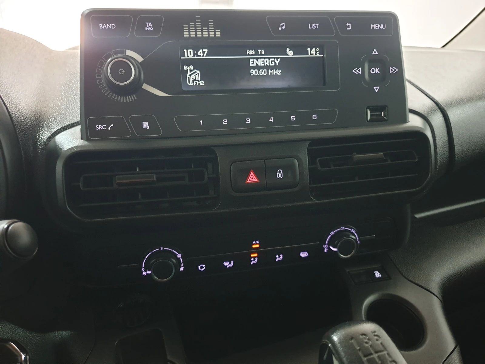 Toyota Proace City 1, 5 D-4D / 2020 / 60 616км - изображение 8