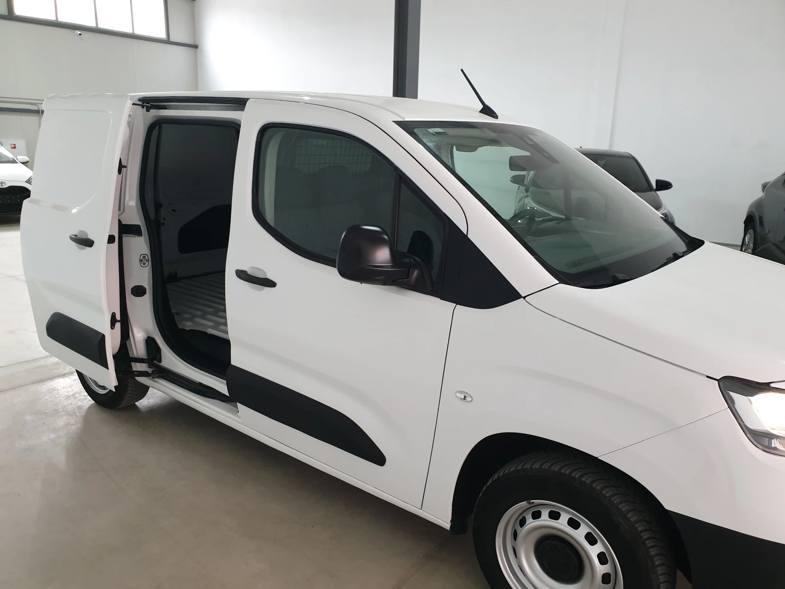 Toyota Proace City 1, 5 D-4D / 2020 / 60 616км - изображение 6
