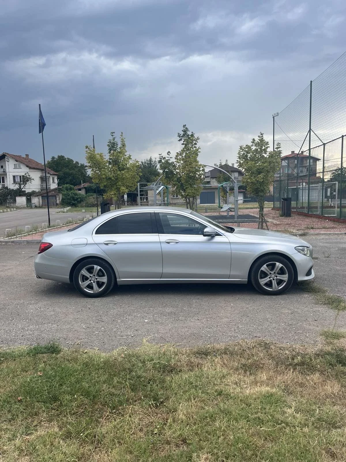 Mercedes-Benz E 220  - изображение 4