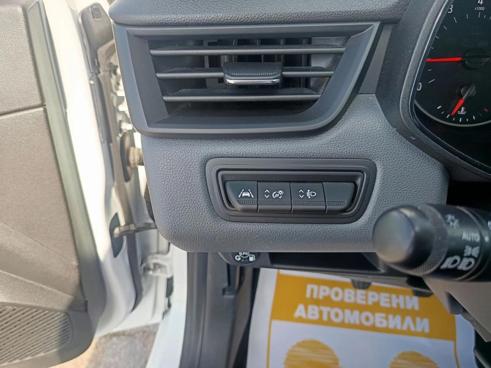 Renault Clio 1.0Tce/ 100к.с./ LPG, снимка 14 - Автомобили и джипове - 54454111