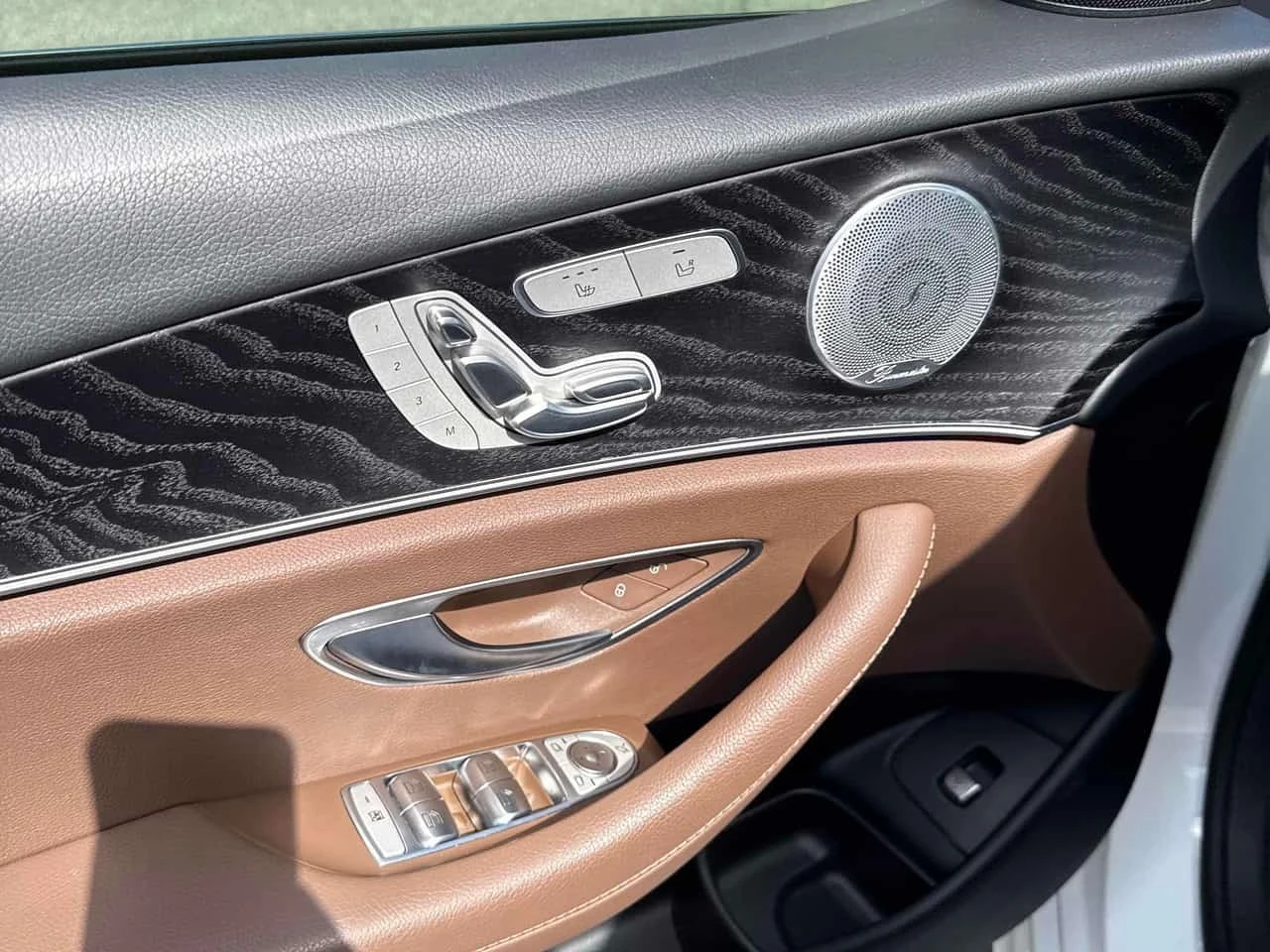Mercedes-Benz E 350 * АВТОКРЕДИТ * ГЛАВНО ПРЕДСТАВИТЕЛСТВО, снимка 13 - Автомобили и джипове - 56186936