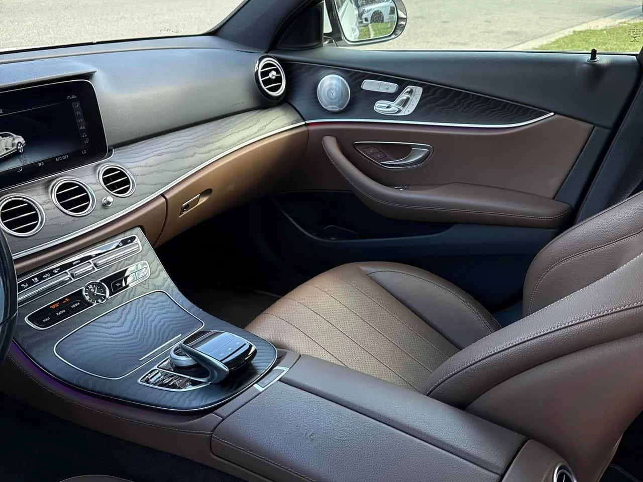Mercedes-Benz E 350 * АВТОКРЕДИТ * ГЛАВНО ПРЕДСТАВИТЕЛСТВО, снимка 11 - Автомобили и джипове - 56186936