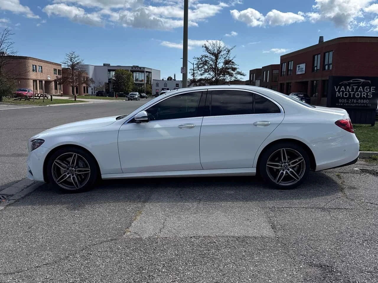 Mercedes-Benz E 350 * АВТОКРЕДИТ * ГЛАВНО ПРЕДСТАВИТЕЛСТВО, снимка 3 - Автомобили и джипове - 56186936