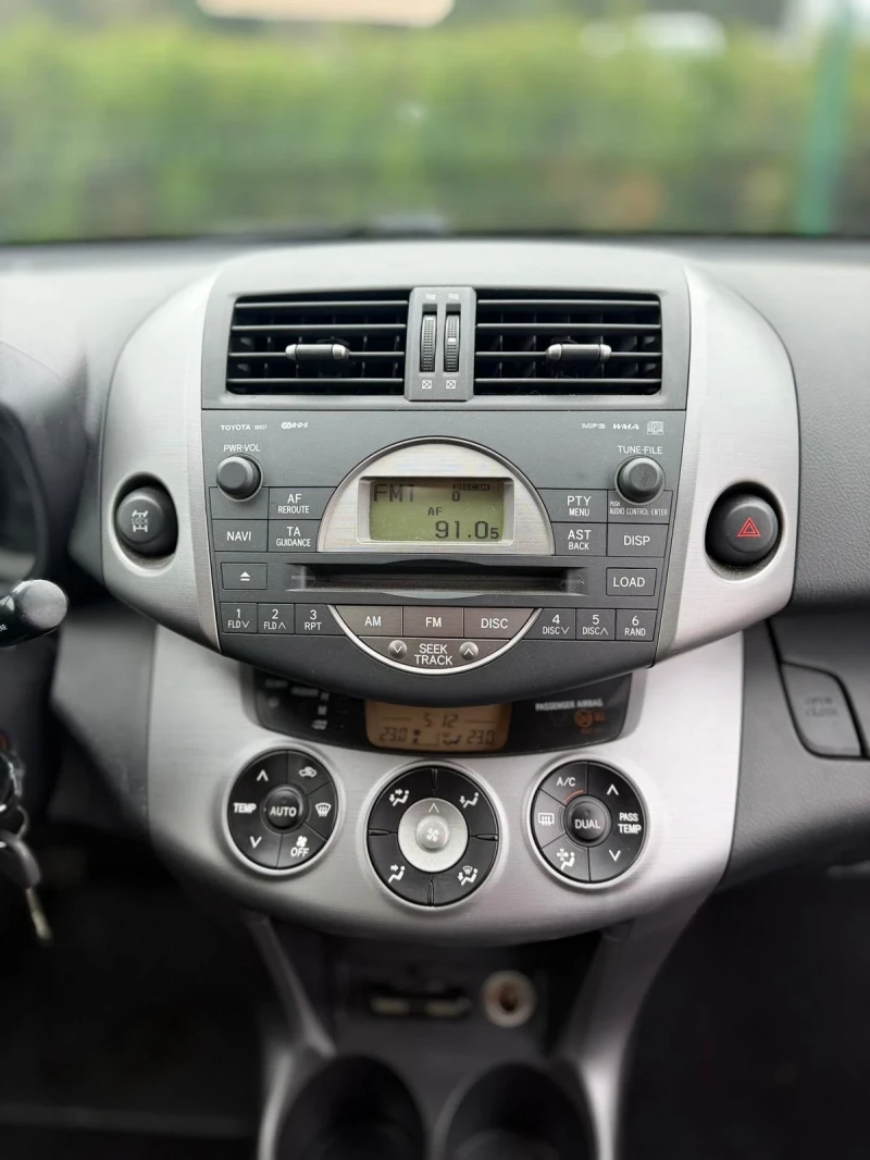 Toyota Rav4 2.2д4д, снимка 12 - Автомобили и джипове - 52621699
