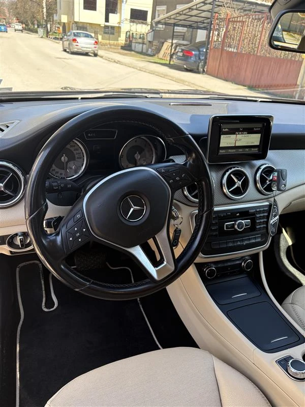 Mercedes-Benz GLA 200, снимка 14 - Автомобили и джипове - 54124787