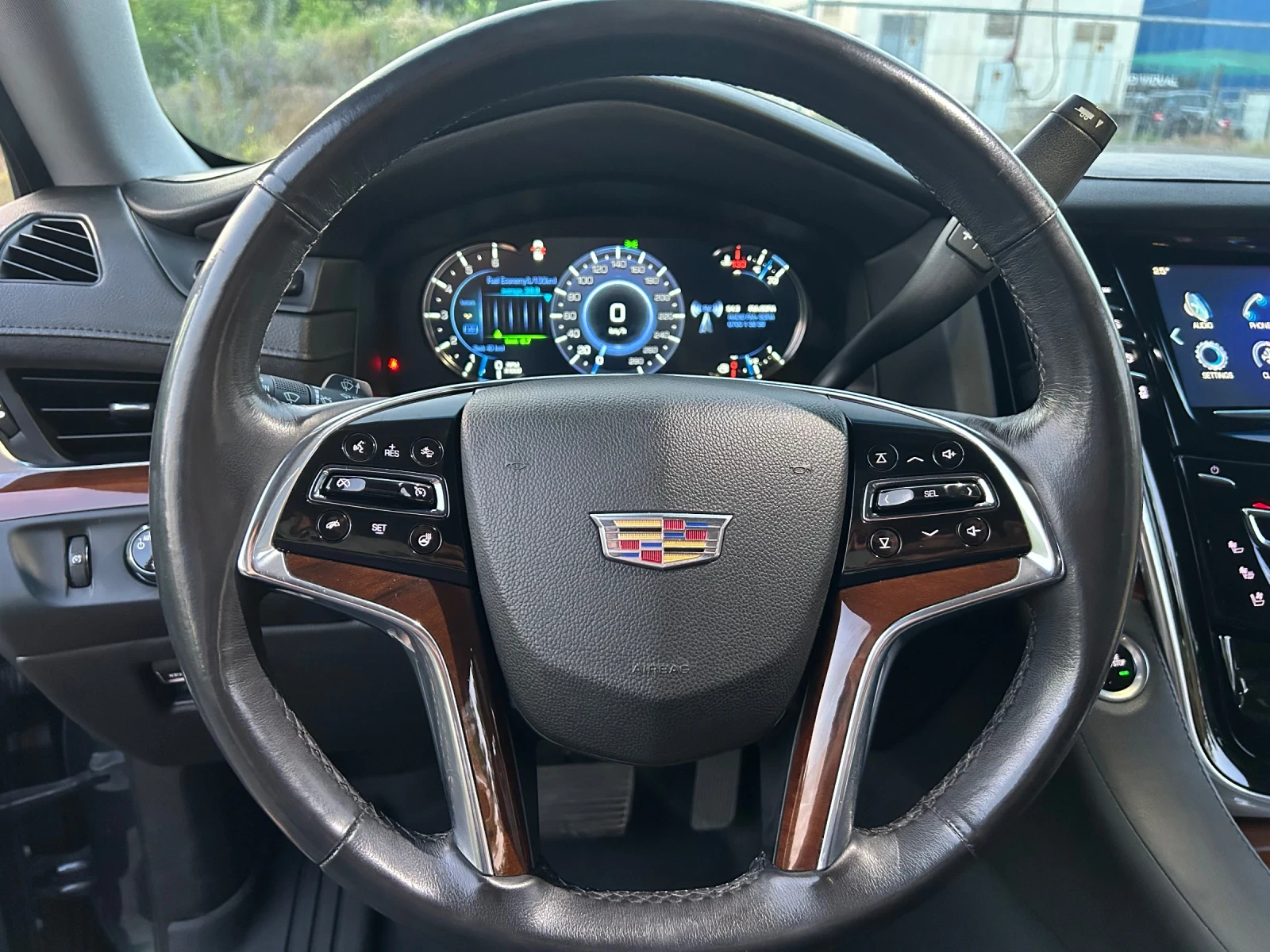 Cadillac Escalade  - изображение 10