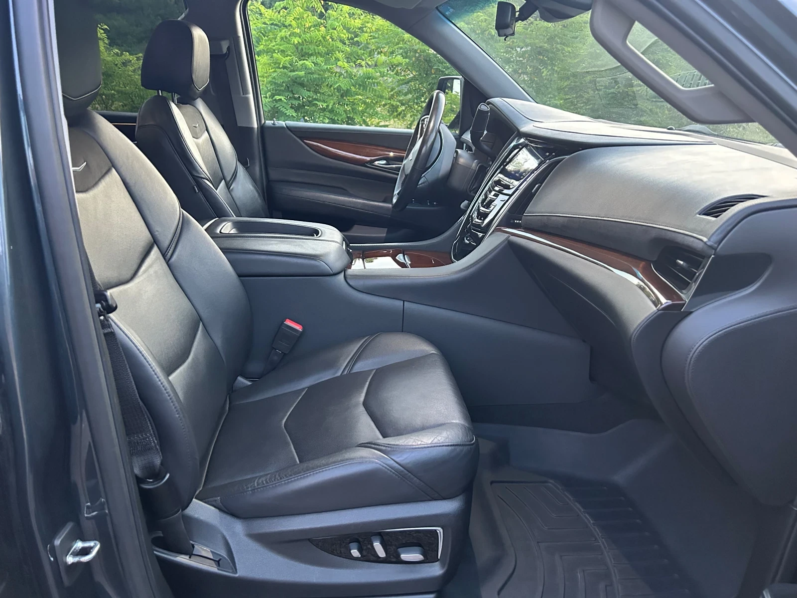 Cadillac Escalade  - изображение 4