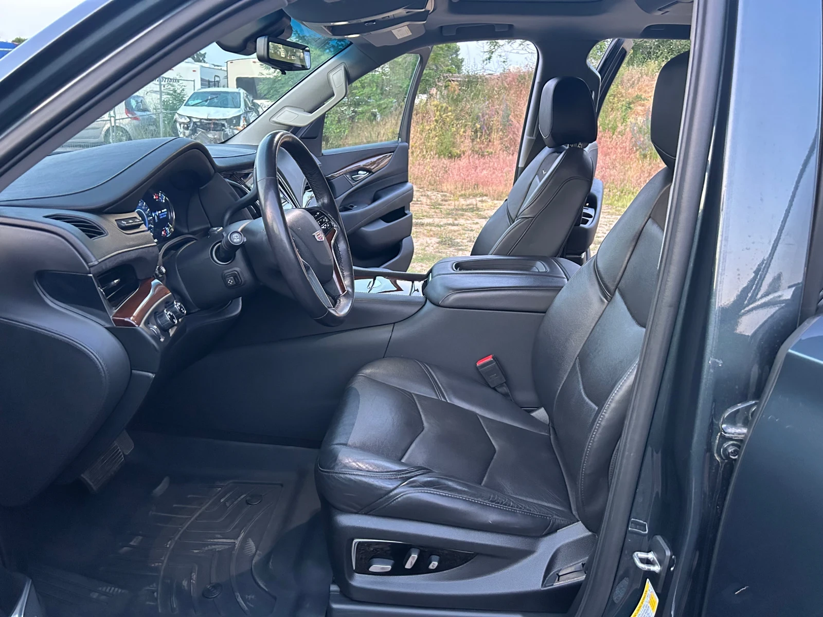 Cadillac Escalade  - изображение 3