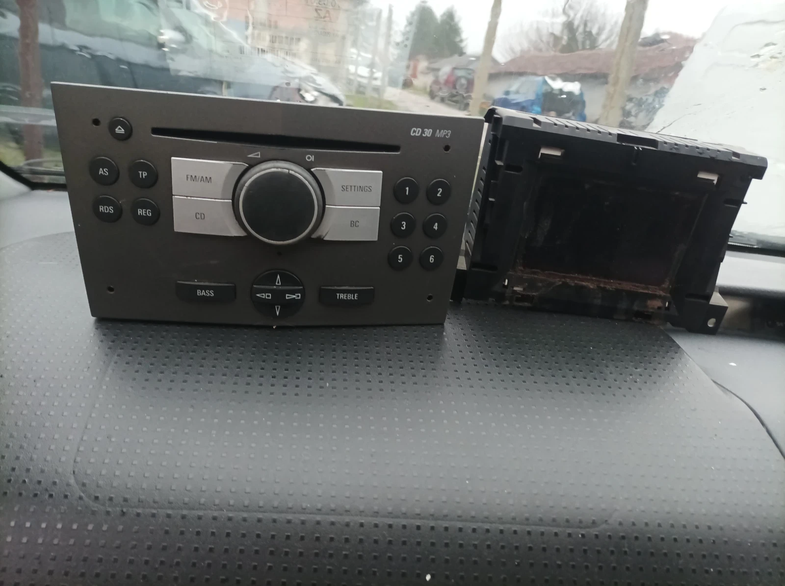 CD ����� 30 MP3 �� ���� ����� h . 2005 ���. | Mobile.bg � ����������� 1
