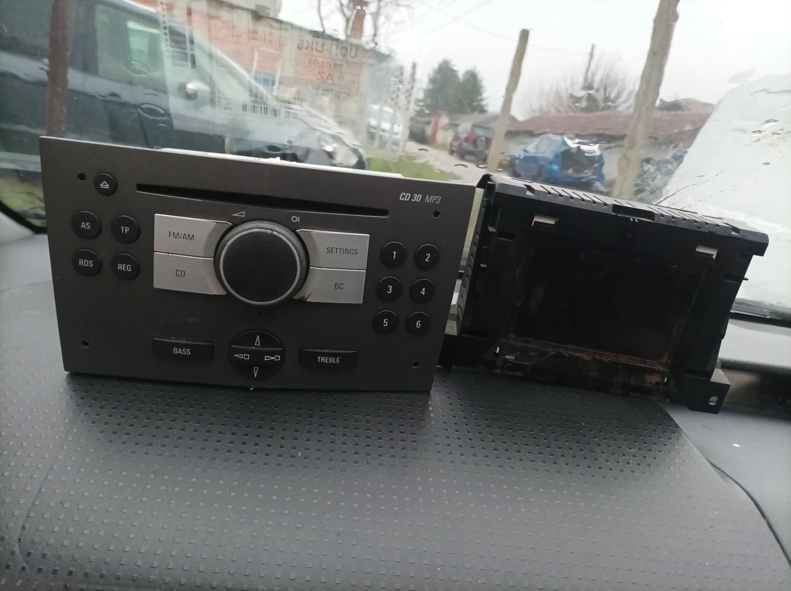 CD ����� 30 MP3 �� ���� ����� h . 2005 ���. | Mobile.bg � ����������� 2