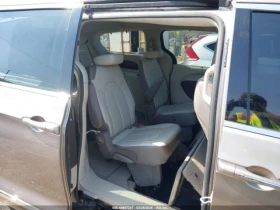 Chrysler Pacifica * КОЖА* ПОДГРЕВ* LED* NAVI* 3.6* , снимка 8