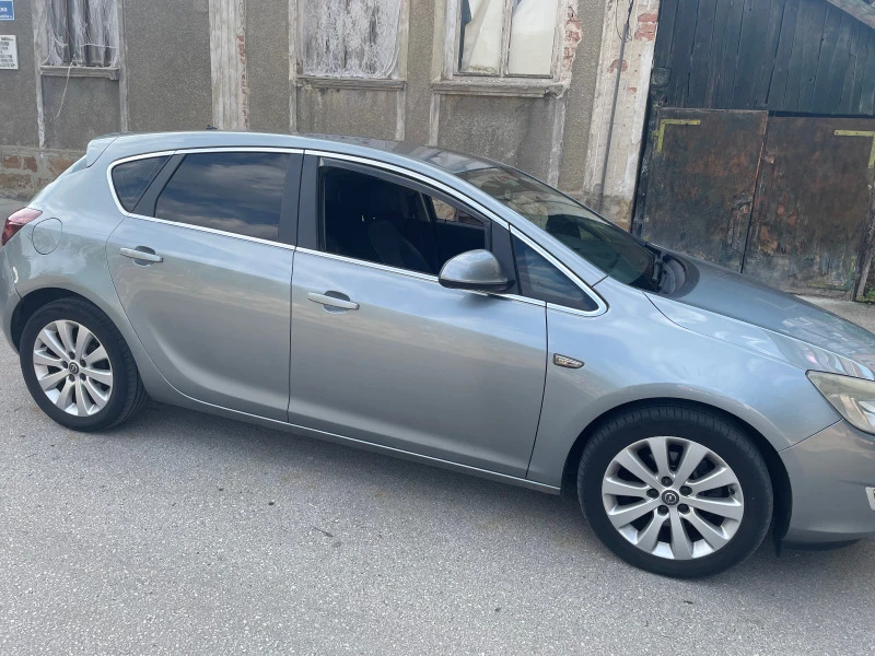 Opel Astra Astra J, снимка 3 - Автомобили и джипове - 47014058