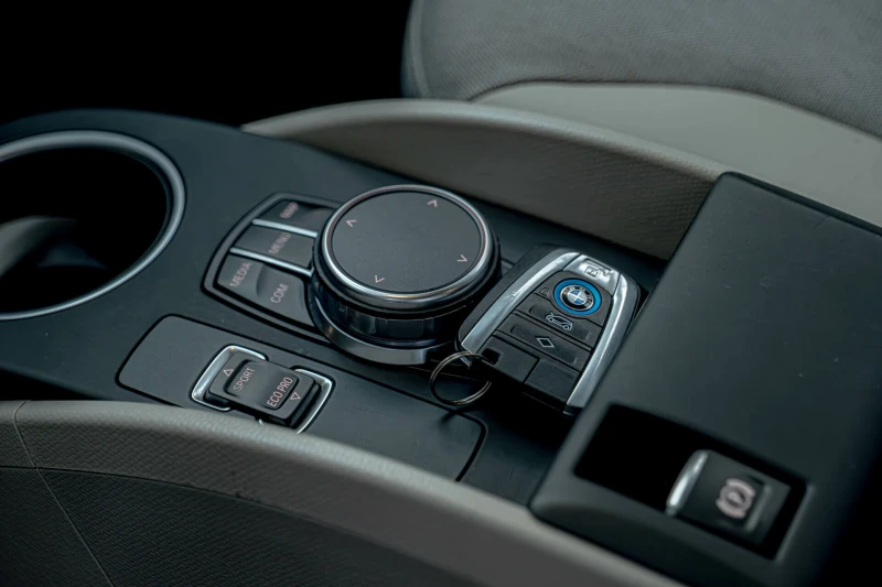 BMW i3 S/FullLed/Подгрев/Камера/CarPlay, снимка 8 - Автомобили и джипове - 50843175