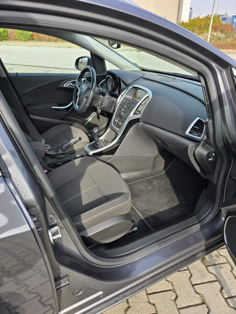 Opel Astra Ксенони/ навигация/ автопилот/, снимка 13 - Автомобили и джипове - 52654187