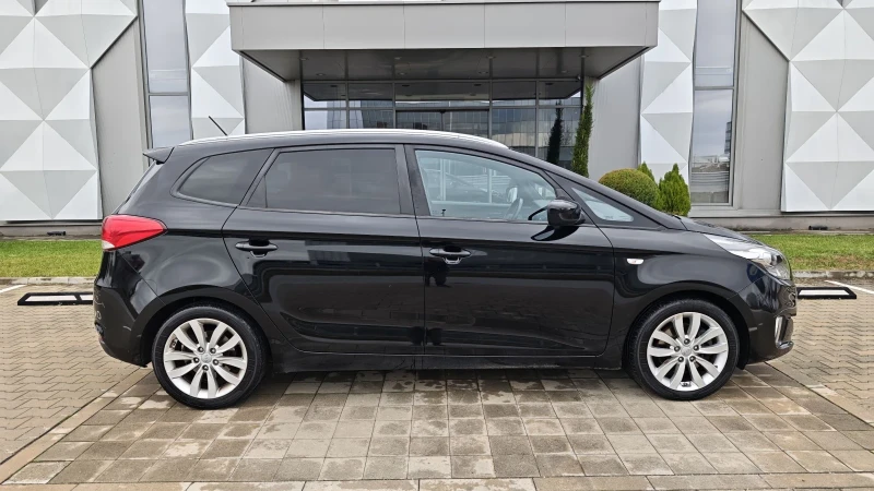 Kia Carens 1.7d, снимка 6 - Автомобили и джипове - 52684172