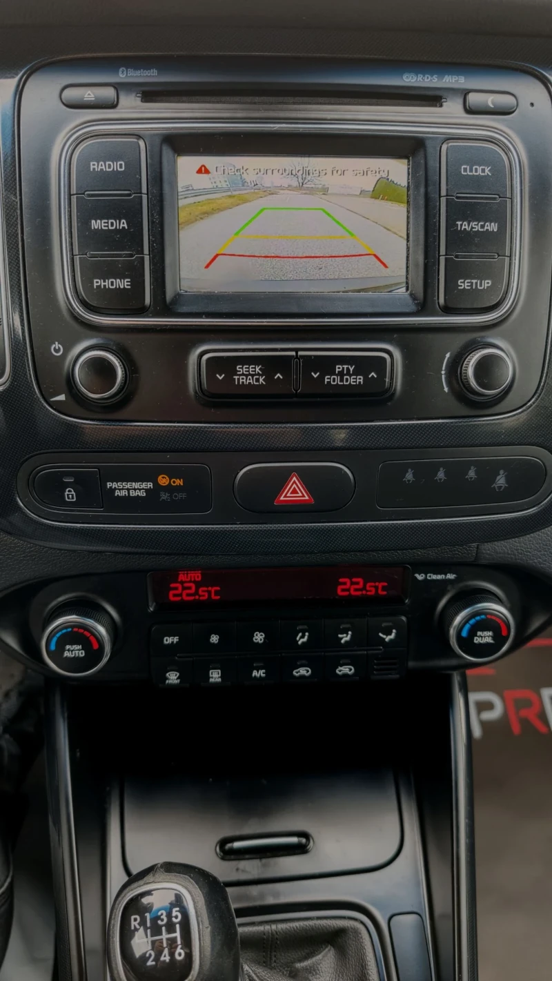 Kia Carens 1.7d, снимка 13 - Автомобили и джипове - 52684172