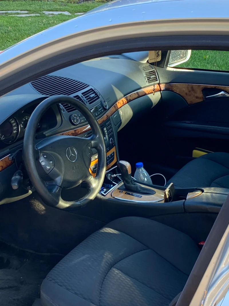 Mercedes-Benz E 320, снимка 4 - Автомобили и джипове - 53240054