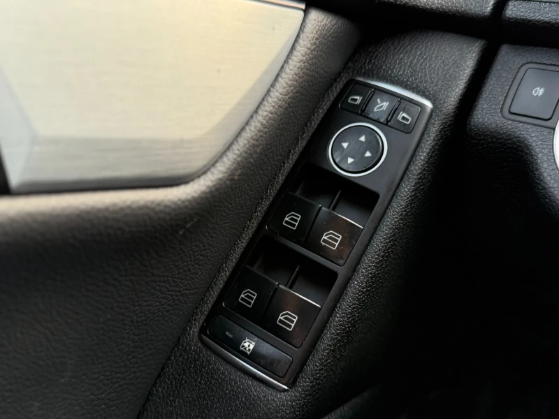 Mercedes-Benz C 250 CDI 6 МЕСЕЦА ГАРАНЦИЯ/4 Matic 204к.с. Автоматик, снимка 17 - Автомобили и джипове - 53569405