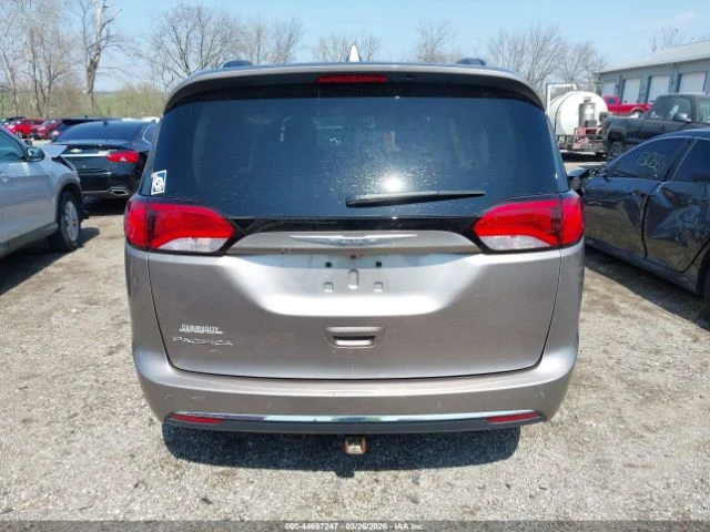 Chrysler Pacifica * КОЖА* ПОДГРЕВ* LED* NAVI* 3.6* , снимка 14 - Автомобили и джипове - 54430375
