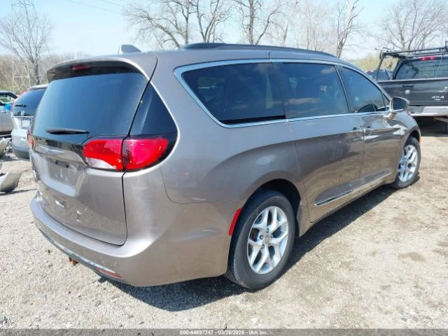 Chrysler Pacifica * КОЖА* ПОДГРЕВ* LED* NAVI* 3.6* , снимка 4 - Автомобили и джипове - 54430375
