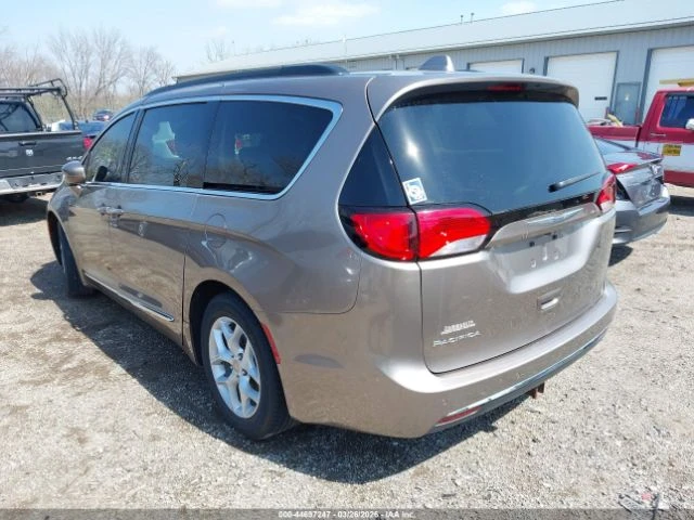 Chrysler Pacifica * КОЖА* ПОДГРЕВ* LED* NAVI* 3.6* , снимка 3 - Автомобили и джипове - 54430375