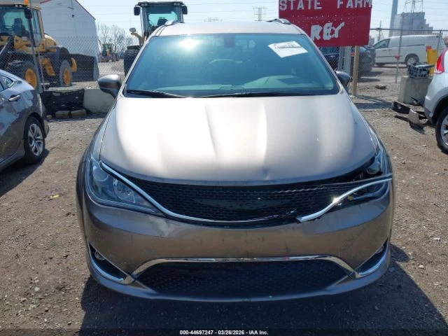 Chrysler Pacifica * КОЖА* ПОДГРЕВ* LED* NAVI* 3.6* , снимка 6 - Автомобили и джипове - 54430375