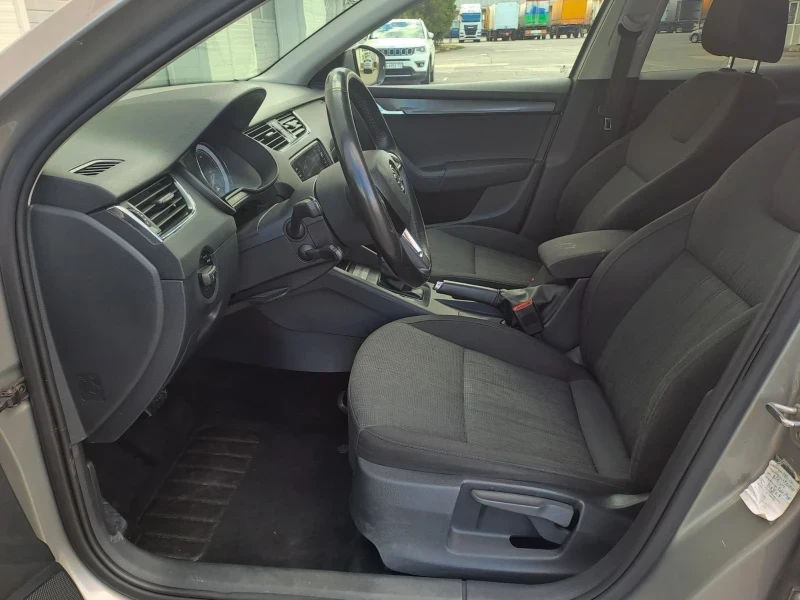 Skoda Octavia 2.0 TDI * ОБСЛУЖЕНА* DSG6, снимка 10 - Автомобили и джипове - 55748203