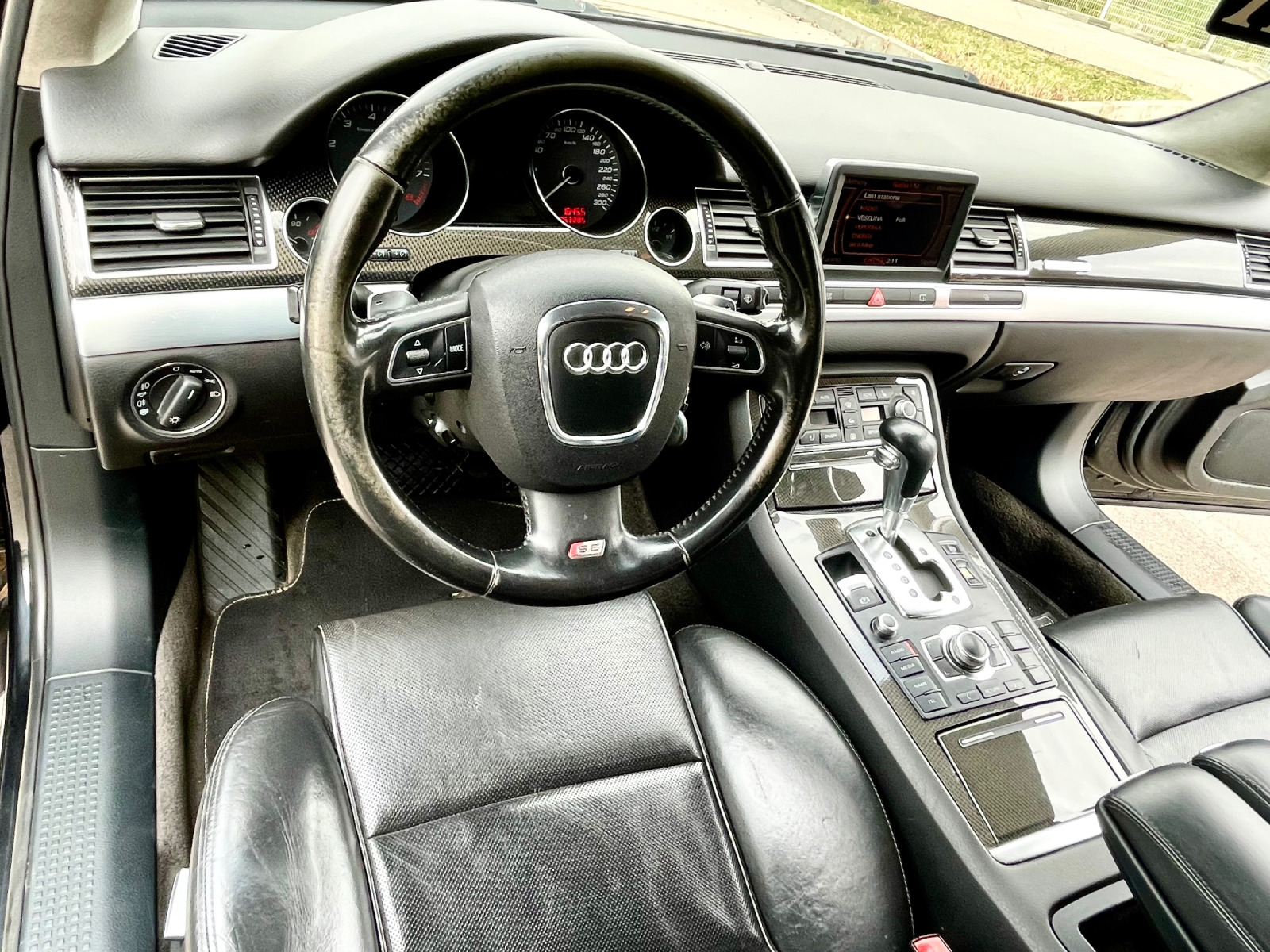 Audi A8 4.2 FSI  - изображение 10
