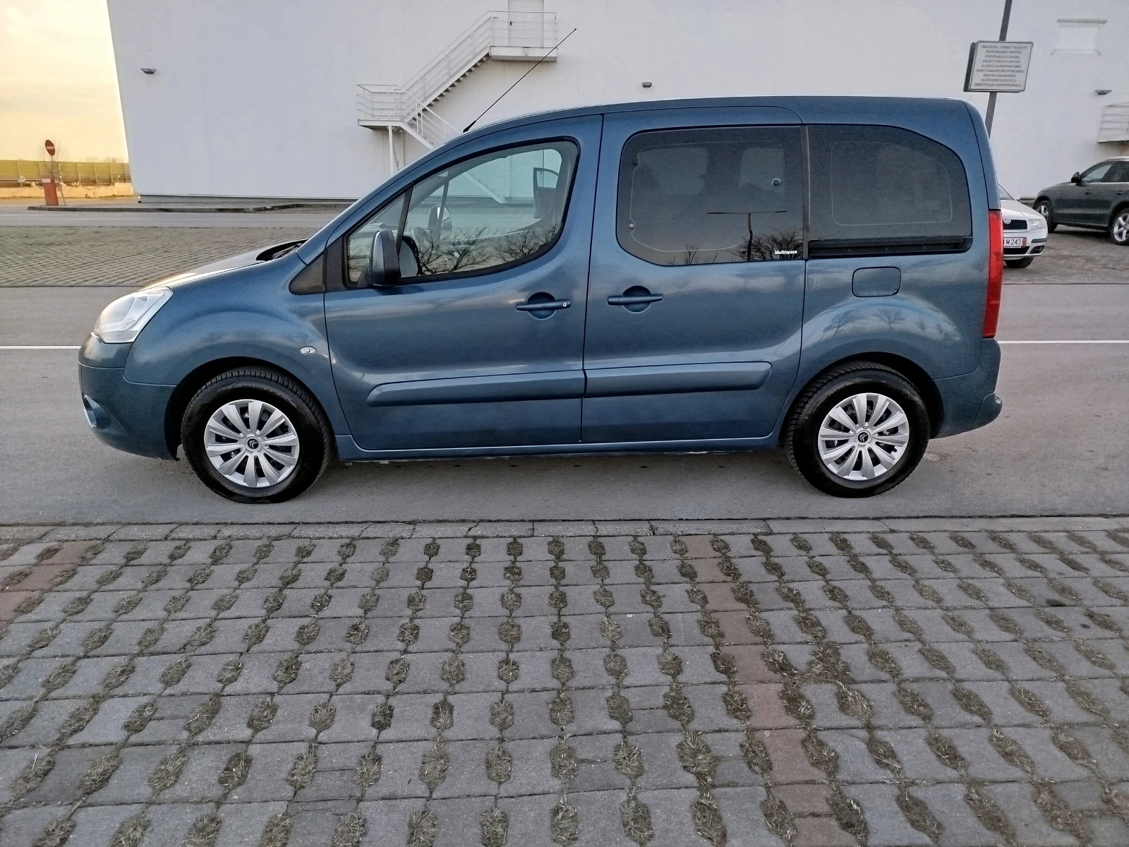 Citroen Berlingo 1.6-90кс.MULTISPACE - изображение 3