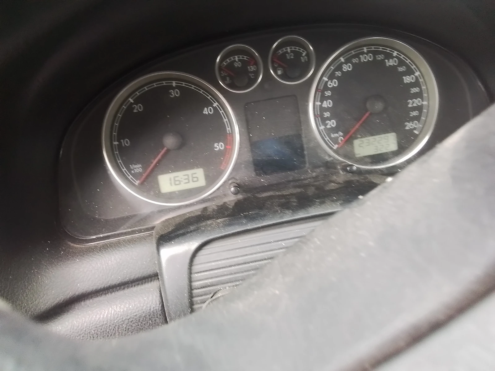 VW Passat 1.9, снимка 8 - Автомобили и джипове - 54599944