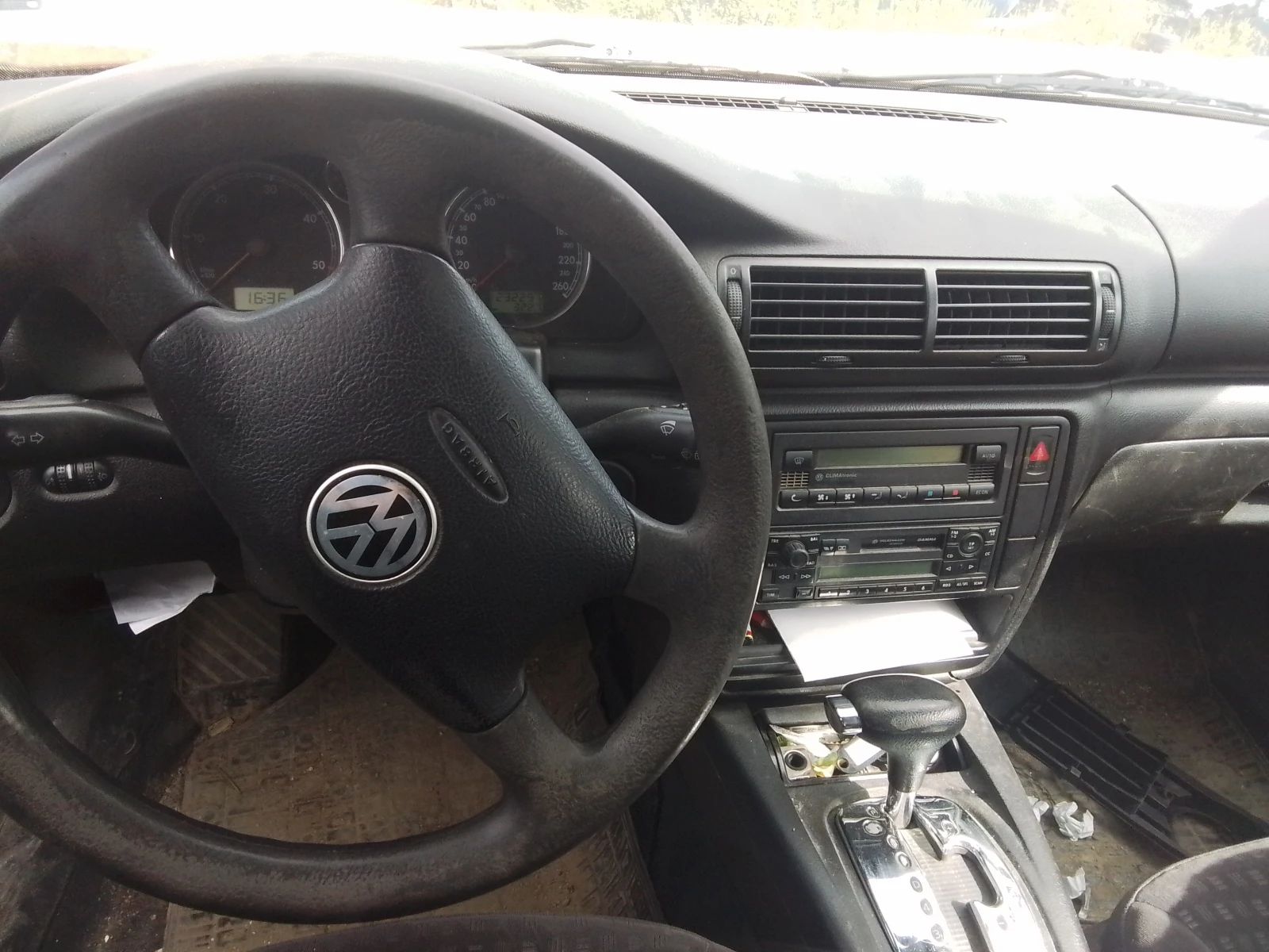 VW Passat 1.9, снимка 13 - Автомобили и джипове - 54599944