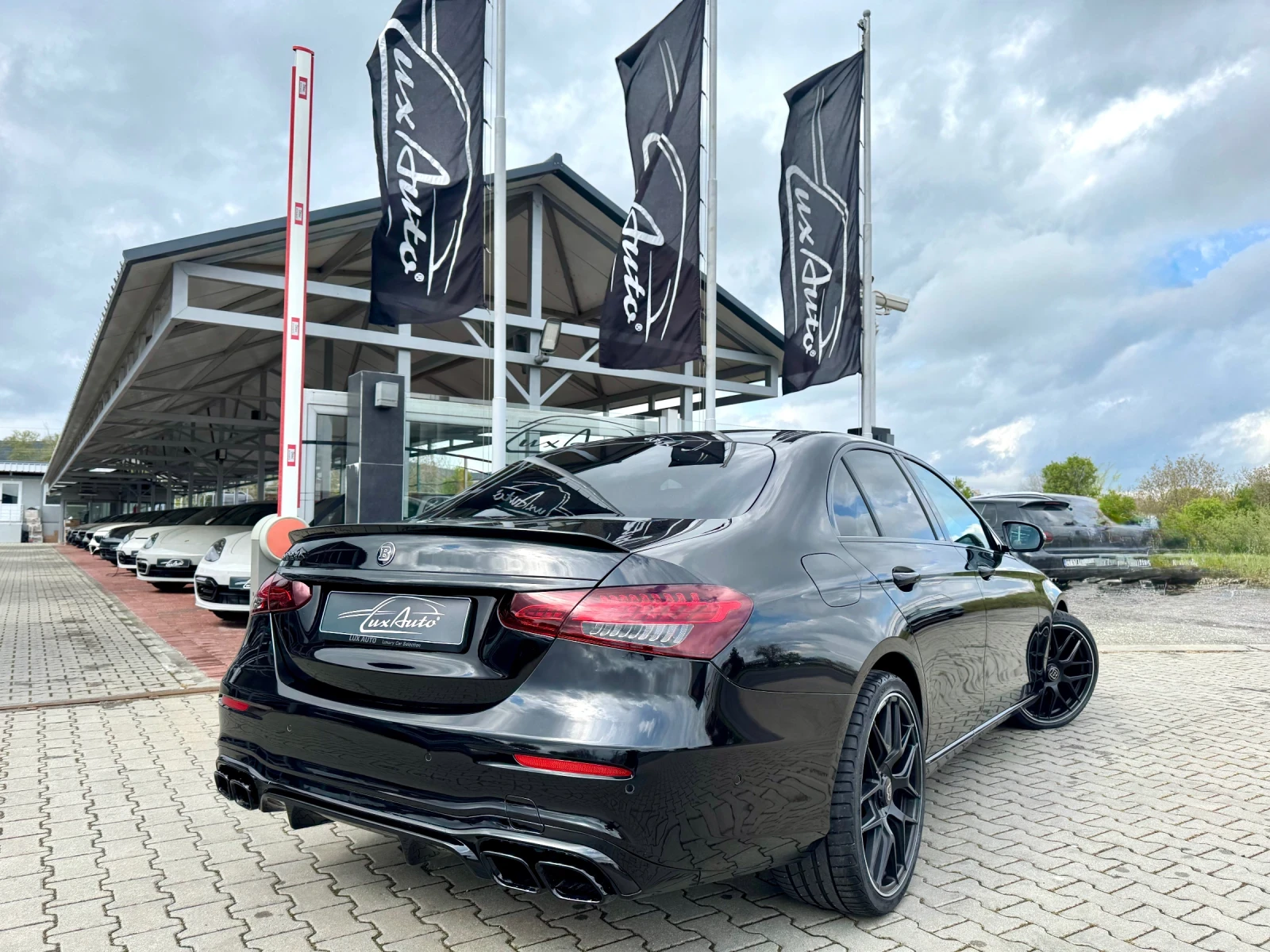 Mercedes-Benz E 220 FACELIFT#BRABUS#DIGITAL#BURMESTER#360* CAMERA, снимка 4 - Автомобили и джипове - 53652259