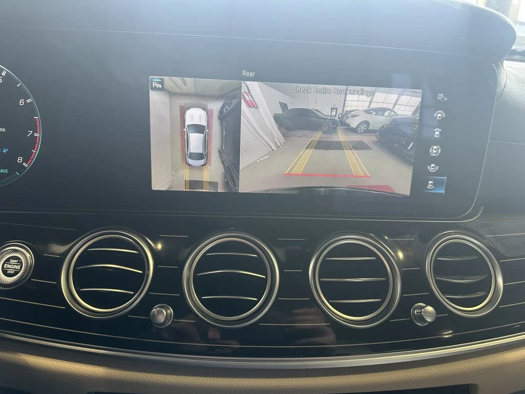 Mercedes-Benz E 55 AMG * AMG Line * HeadUp * * AвтоКредит* (ЦЕНА ДО БГ), снимка 14 - Автомобили и джипове - 53818782