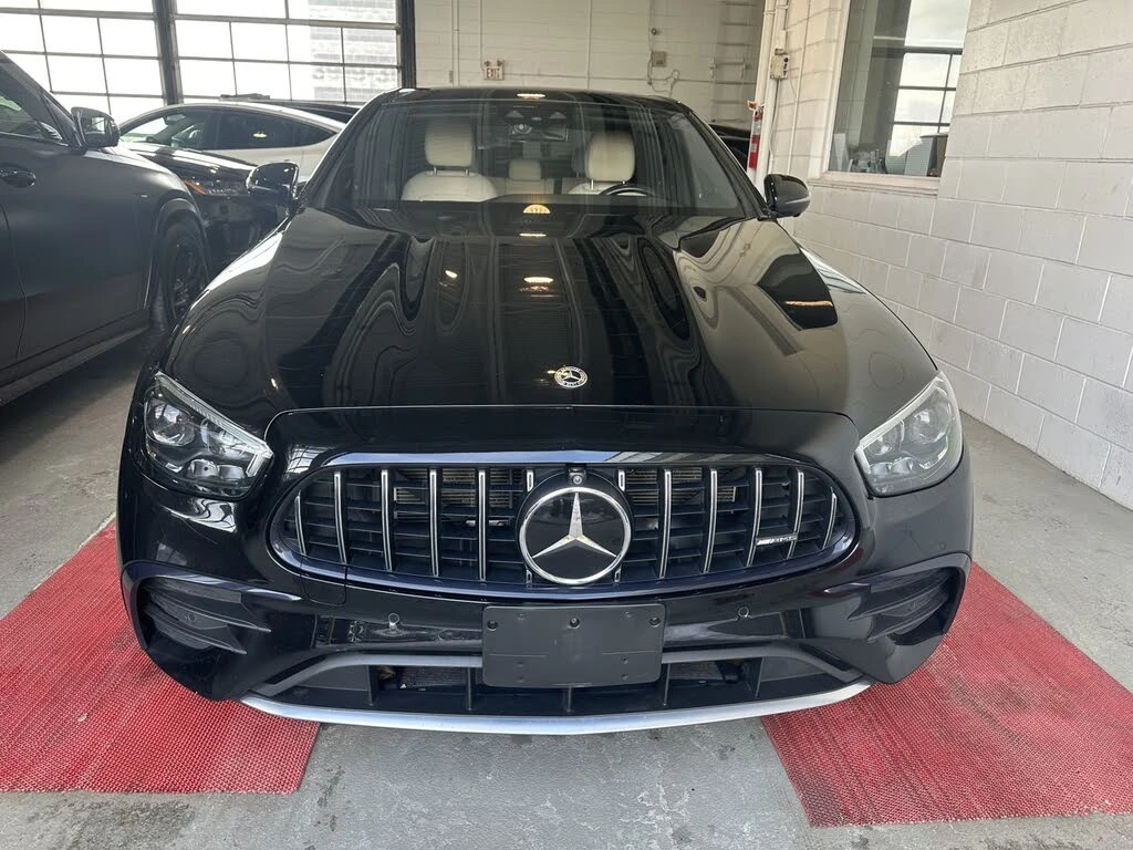 Mercedes-Benz E 55 AMG * AMG Line * HeadUp * * AвтоКредит* (ЦЕНА ДО БГ), снимка 2 - Автомобили и джипове - 53818782