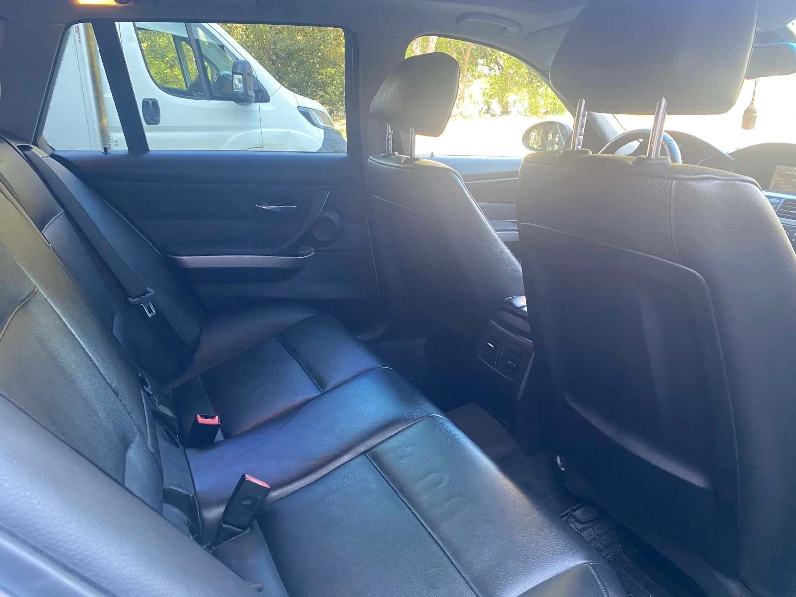 BMW 320, снимка 10 - Автомобили и джипове - 54137079