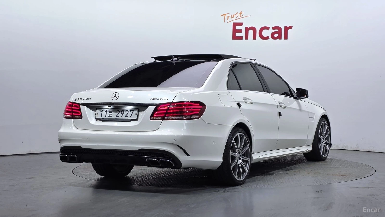 Mercedes-Benz E 63 AMG 4MATIC* FACE* HARMAN KARDON* PANO* ОБДУХ* CARPLAY, снимка 2 - Автомобили и джипове - 55511427