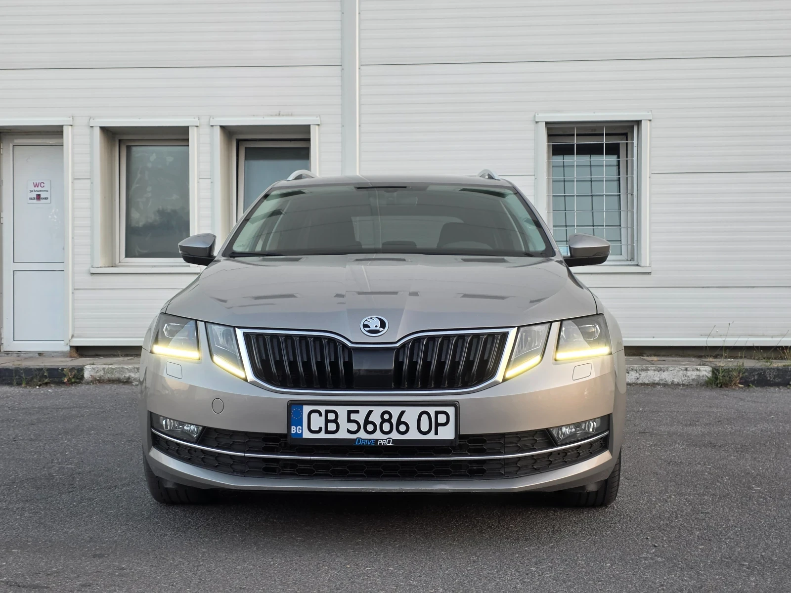 Skoda Octavia 2.0 TDI * ОБСЛУЖЕНА* DSG6, снимка 3 - Автомобили и джипове - 55748203