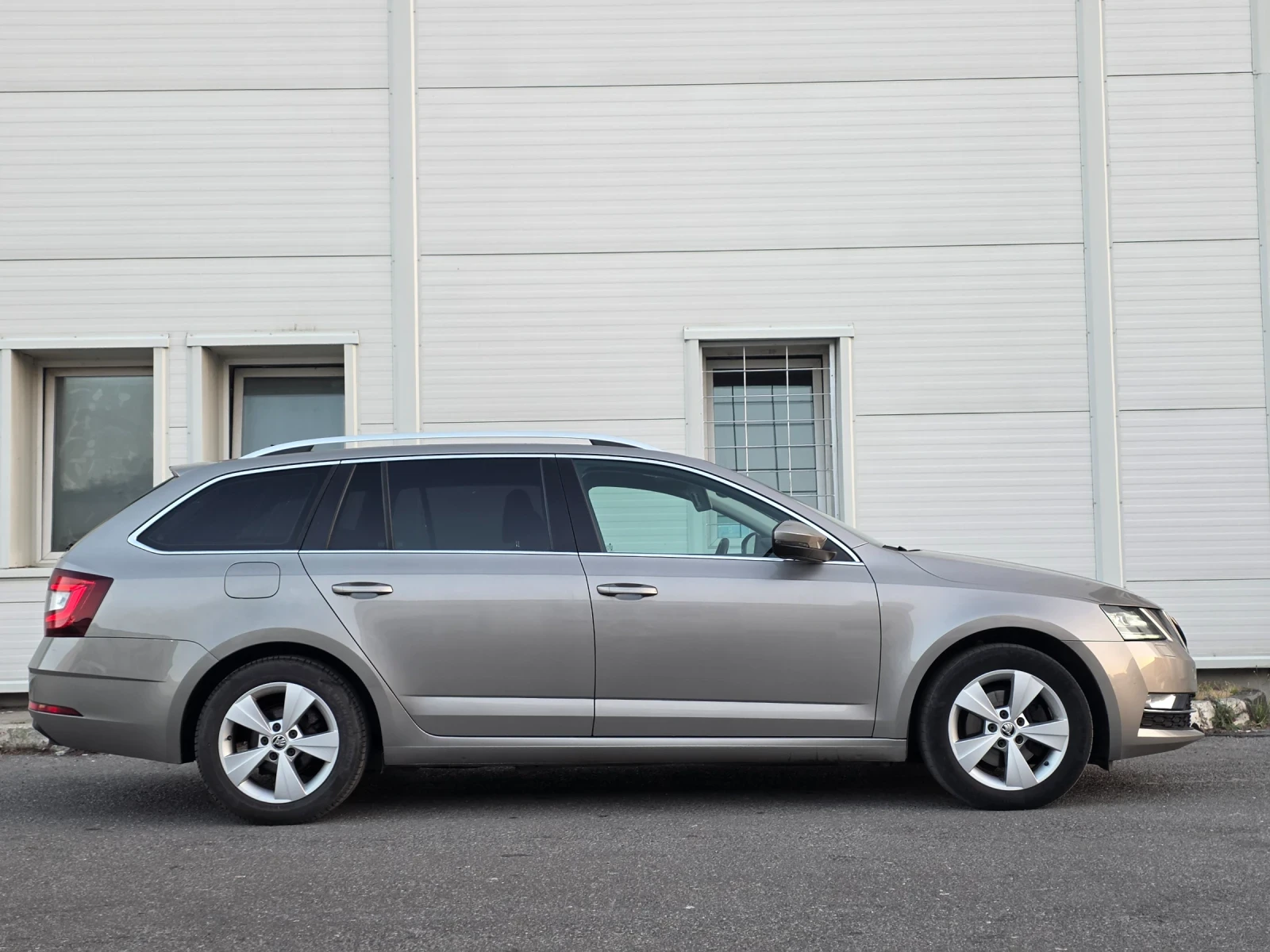 Skoda Octavia 2.0 TDI * ОБСЛУЖЕНА* DSG6, снимка 5 - Автомобили и джипове - 55748203