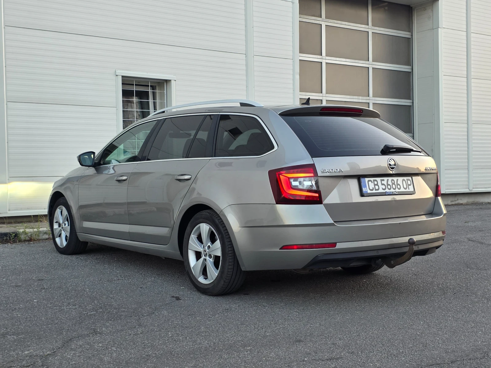 Skoda Octavia 2.0 TDI * ОБСЛУЖЕНА* DSG6, снимка 8 - Автомобили и джипове - 55748203
