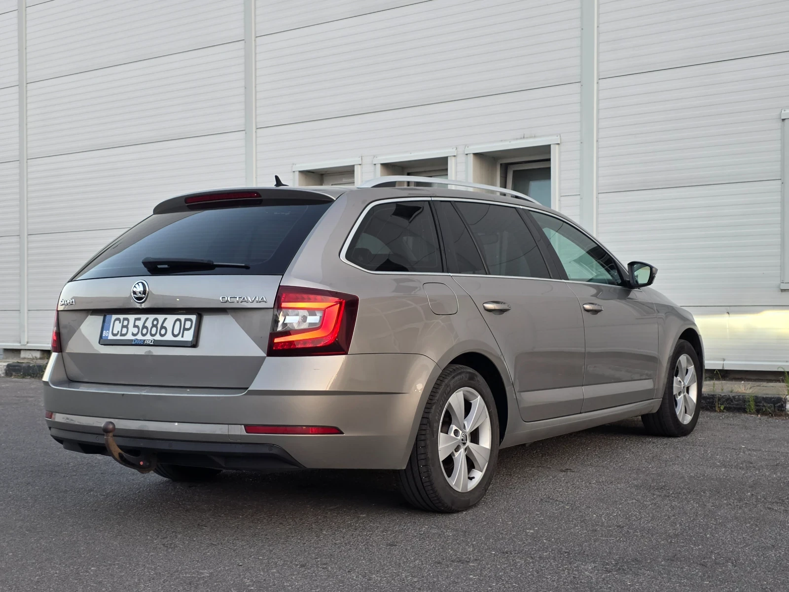 Skoda Octavia 2.0 TDI * ОБСЛУЖЕНА* DSG6, снимка 6 - Автомобили и джипове - 55748203